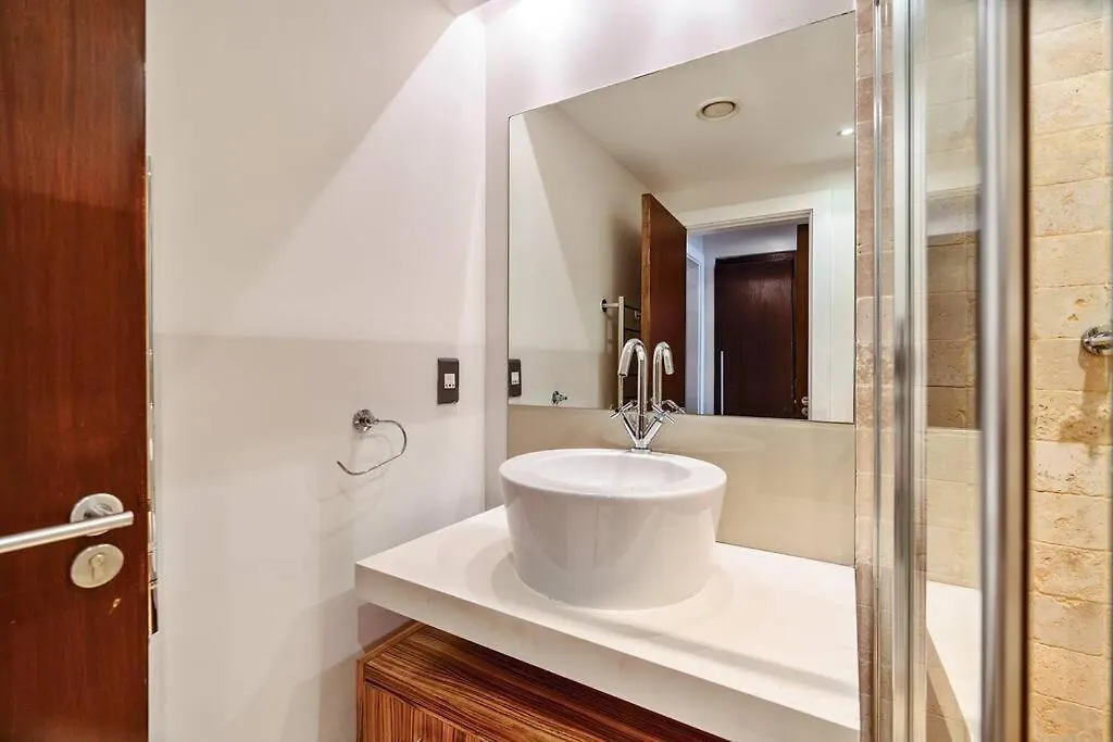 Stylish 2-Bed Apartment In The Heart Of Città del Capo