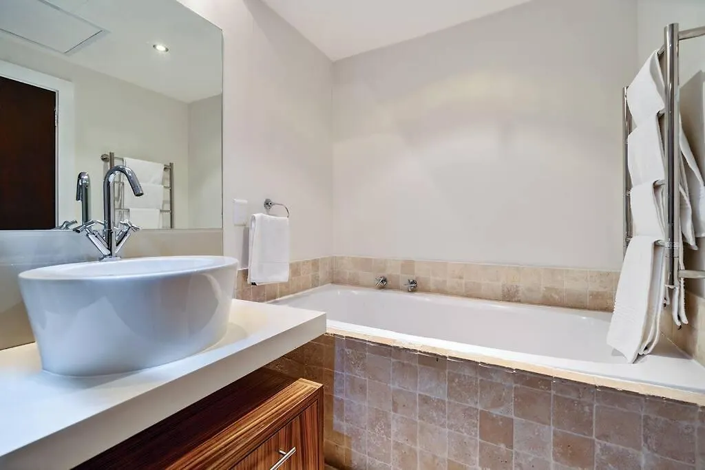Stylish 2-Bed Apartment In The Heart Of Città del Capo 0*,  Sudafrica